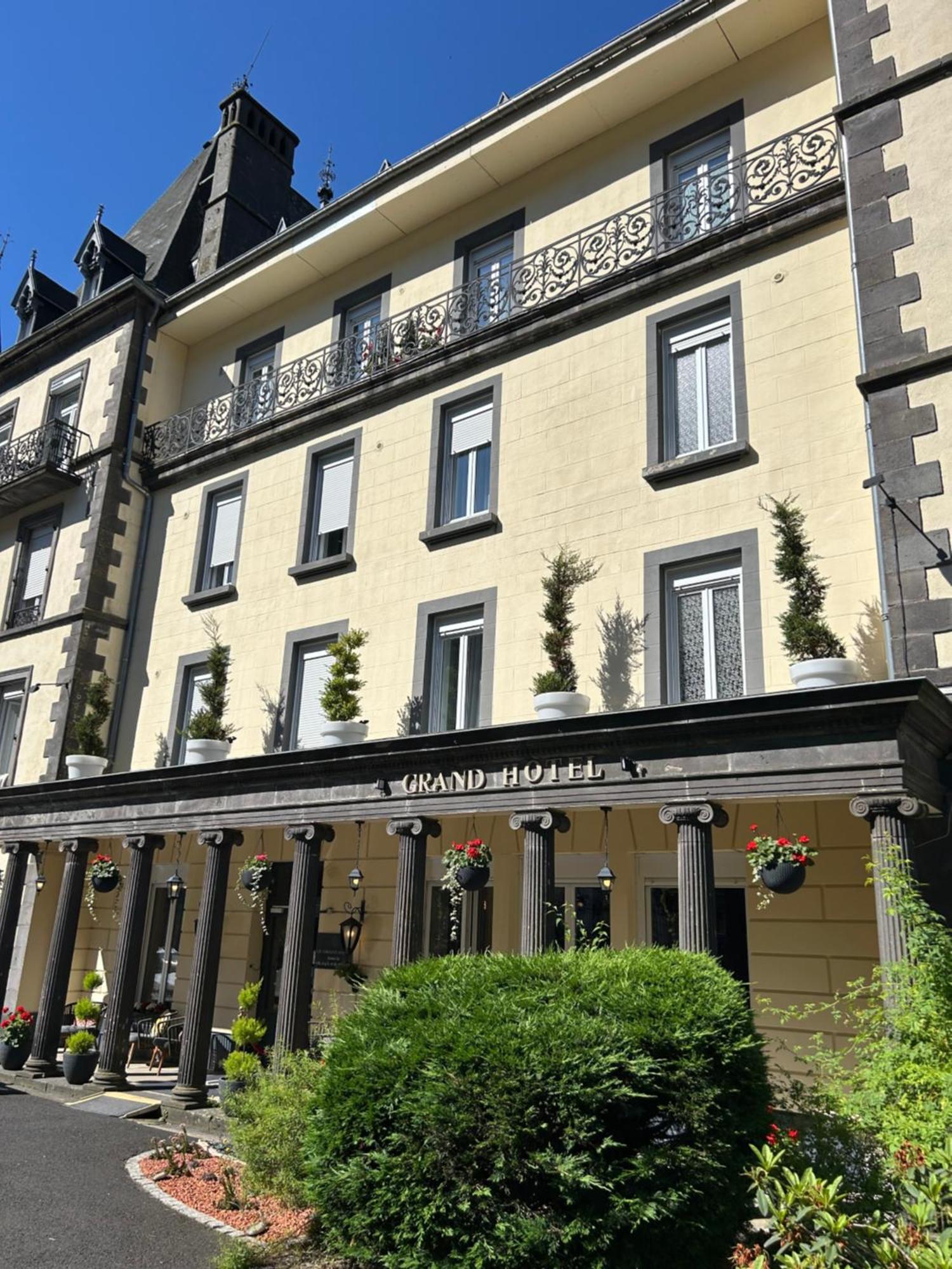 Le Grand Hotel Mont Dore Bagian luar foto