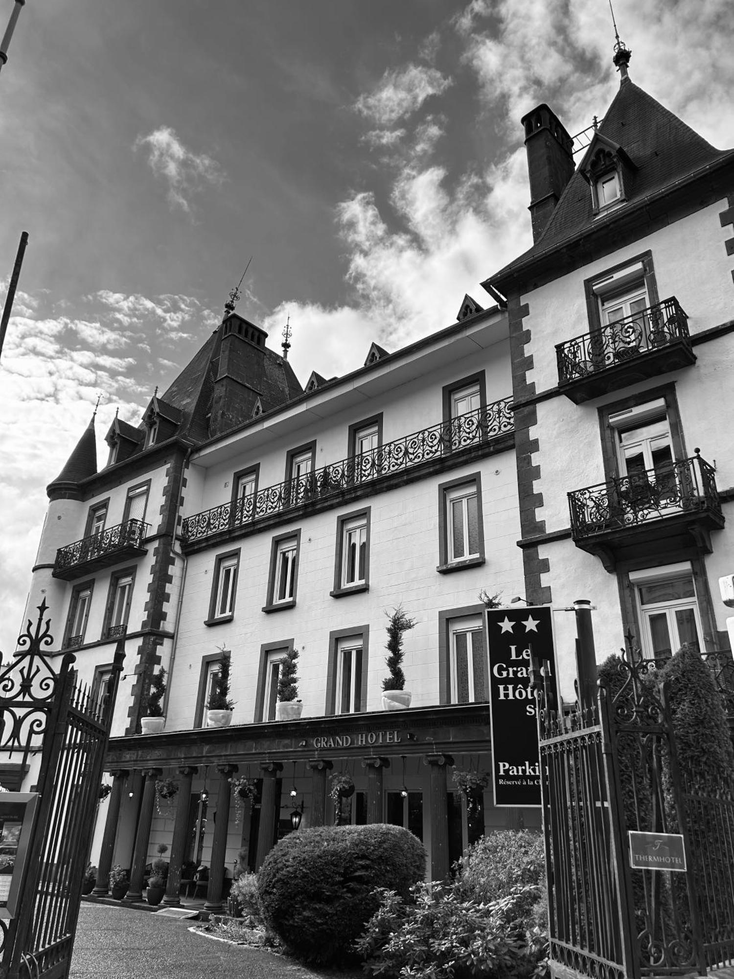 Le Grand Hotel Mont Dore Bagian luar foto